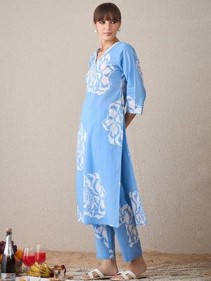 Floral Printed V-Neck  Cotton Straight Kurta With Trousers 5