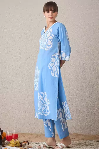 Floral Printed V-Neck Pure Cotton Straight Kurta With Trousers