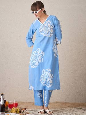 Floral Printed V-Neck  Cotton Straight Kurta With Trousers 7