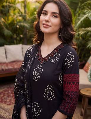 Women Ethnic Motifs Printed Regular Thread Work  Cotton Kurta with Trousers & With Dupatta 3