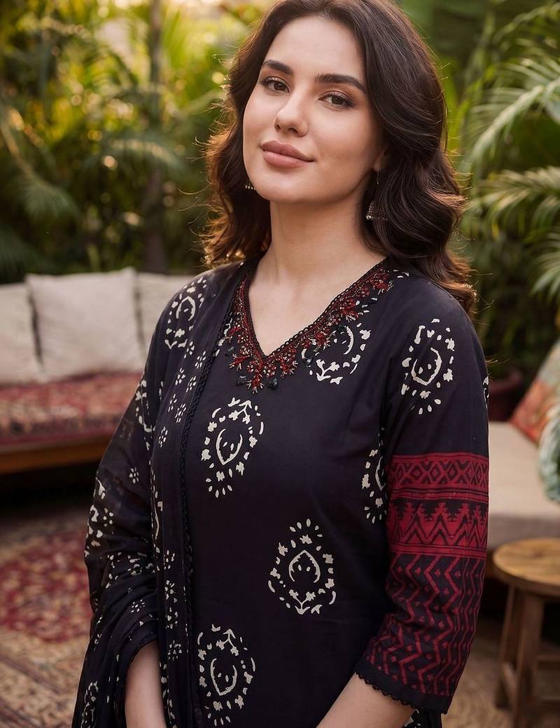 Women Ethnic Motifs Printed Regular Thread Work  Cotton Kurta with Trousers & With Dupatta