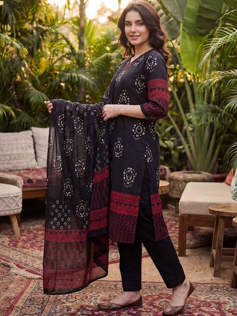 Women Ethnic Motifs Printed Regular Thread Work  Cotton Kurta with Trousers & With Dupatta