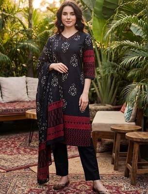 Women Ethnic Motifs Printed Regular Thread Work  Cotton Kurta with Trousers & With Dupatta 5