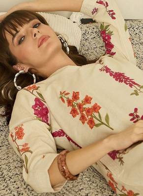 Women Floral Printed Regular Thread Work Kurta with Palazzos 1