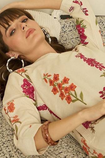 Women Floral Printed Regular Thread Work Kurta with Palazzos