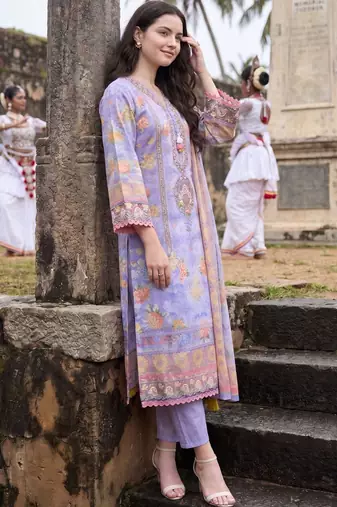 Women Floral Printed Regular Thread Work Linen Kurta with Trousers & With Dupatta