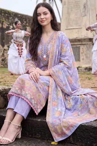 Women Floral Printed Regular Thread Work Linen Kurta with Trousers & With Dupatta