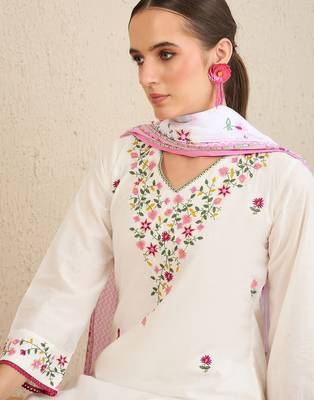 Floral Embroidered Thread Work  Cotton Straight Kurta With Trousers & Dupatta 3