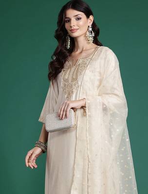 Plus Size Ethnic Motifs Embroidered Panelled Liva Kurta Set 2