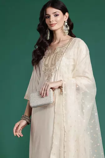 Plus Size Ethnic Motifs Embroidered Panelled Liva Kurta Set