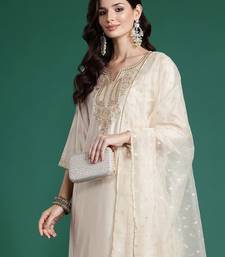 Plus Size Ethnic Motifs Embroidered Panelled Liva Kurta Set