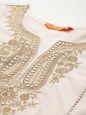Plus Size Ethnic Motifs Embroidered Panelled Liva Kurta Set 3