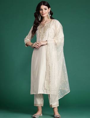 Plus Size Ethnic Motifs Embroidered Panelled Liva Kurta Set 1