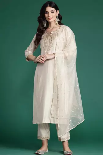 Plus Size Ethnic Motifs Embroidered Panelled Liva Kurta Set