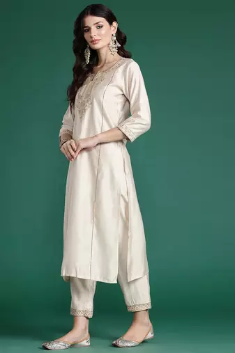 Plus Size Ethnic Motifs Embroidered Panelled Liva Kurta Set