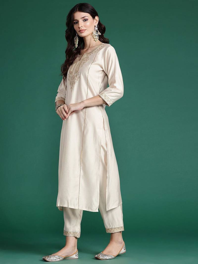 Plus Size Ethnic Motifs Embroidered Panelled Liva Kurta Set
