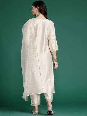 Plus Size Ethnic Motifs Embroidered Panelled Liva Kurta Set 7
