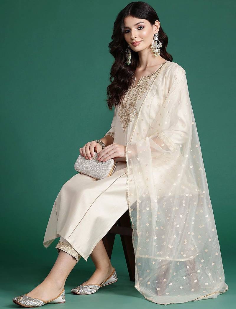 Plus Size Ethnic Motifs Embroidered Panelled Liva Kurta Set