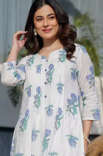 Floral Printed Round Neck Panelled A-Line Pure Cotton Kurta With Trousers