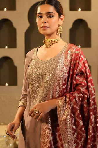 Women Ethnic Motifs Embroidered Regular Sequinned Kurta Set With Dupatta