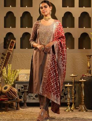 Women Ethnic Motifs Embroidered Regular Sequinned Kurta Set With Dupatta 3