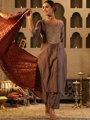 Women Ethnic Motifs Embroidered Regular Sequinned Kurta Set With Dupatta 1