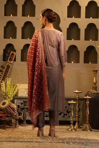 Women Ethnic Motifs Embroidered Regular Sequinned Kurta Set With Dupatta