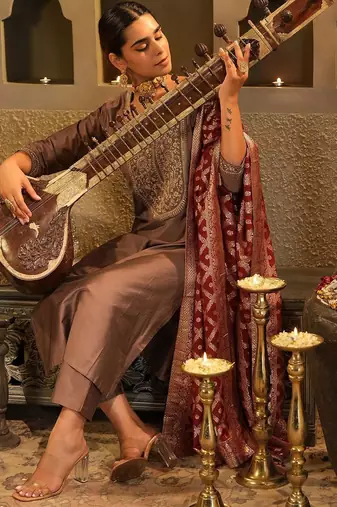 Women Ethnic Motifs Embroidered Regular Sequinned Kurta Set With Dupatta