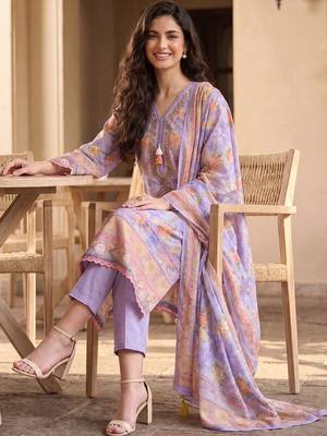 Women Floral Printed Regular Linen Kurta with Trousers & With Dupatta 4