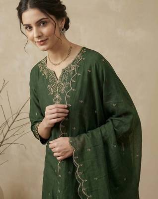 Women Ethnic Motifs Embroidered Regular Thread Work Kurta with Trousers & With Dupatta 2