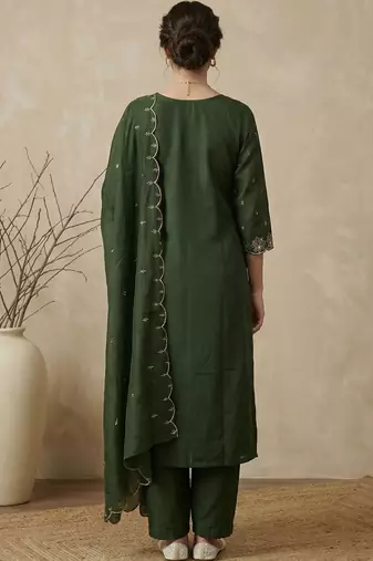 Women Ethnic Motifs Embroidered Regular Thread Work Kurta with Trousers & With Dupatta