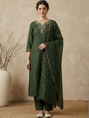 Women Ethnic Motifs Embroidered Regular Thread Work Kurta with Trousers & With Dupatta 1