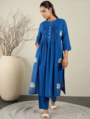 Women Ethnic Motifs Printed Cotton A-Line Kurta with Trousers 1