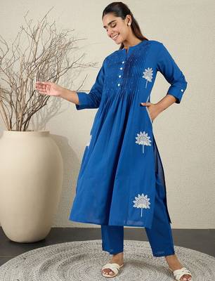 Women Ethnic Motifs Printed Cotton A-Line Kurta with Trousers 4