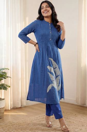 Women Ethnic Motifs Printed Cotton Kurta with Trousers