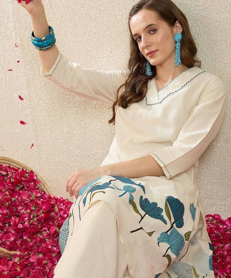 Women Floral Embroidered Regular Thread Work  Cotton Kurta with Palazzos