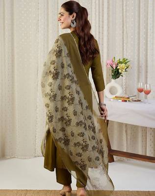 Embroidered Regular Thread Work Kurta With Trousers & Dupatta 3