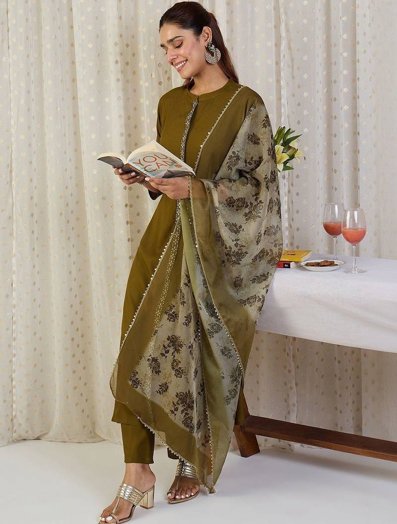 Embroidered Regular Thread Work Kurta With Trousers & Dupatta