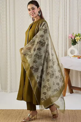 Embroidered Regular Thread Work Kurta With Trousers & Dupatta