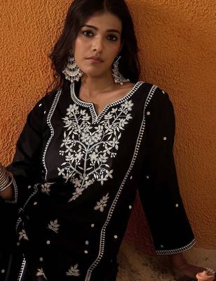 Black Floral Embroidered Notch Neck Straight Kurta 3