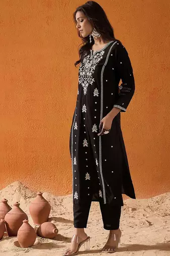 Black Floral Embroidered Notch Neck Straight Kurta
