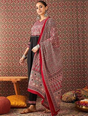 Women Ethnic Motifs Black Printed  Cotton Kurta with Trousers & Dupatta 3