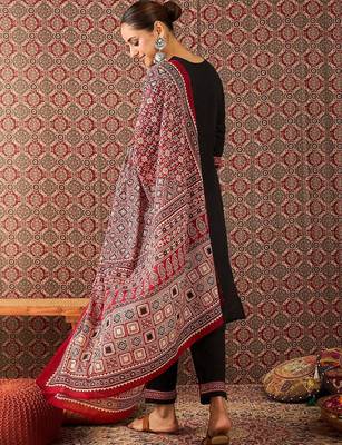 Women Ethnic Motifs Black Printed  Cotton Kurta with Trousers & Dupatta 4