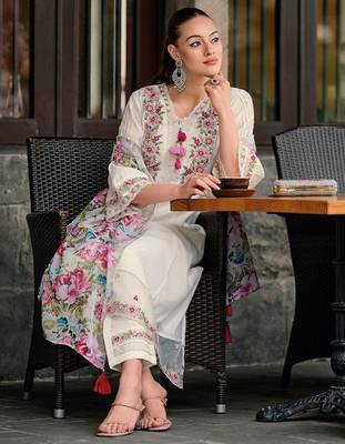 Floral Embroidered Thread Work A-Line Kurta With Trousers & Dupatta 5