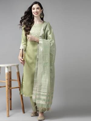 Women Green Yoke Design Regular Republic Day Kurta with Palazzos & Dupatta 7
