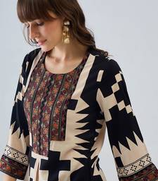 Women Printed Regular Thread Work Kurta with Palazzos