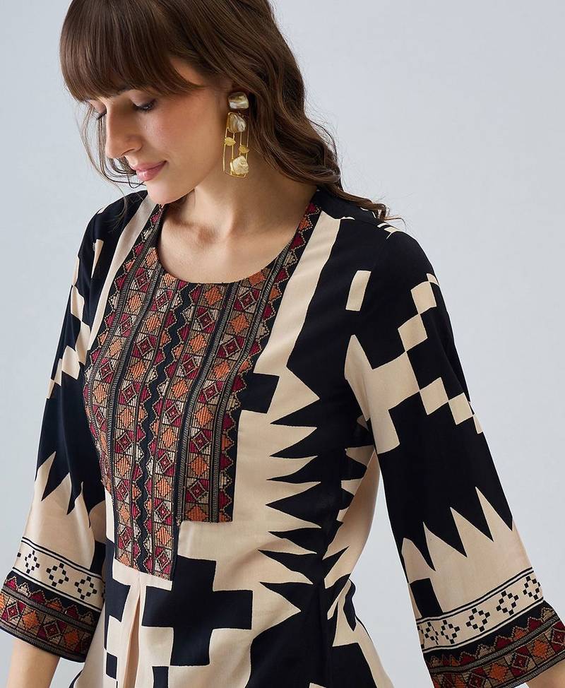 Women Printed Regular Thread Work Kurta with Palazzos