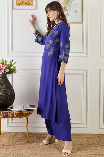Women Floral Embroidered Regular Thread Work Kurta with Palazzos