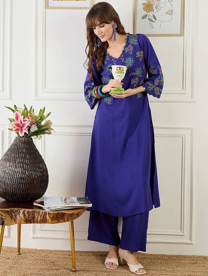 Women Floral Embroidered Regular Thread Work Kurta with Palazzos