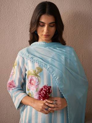Floral Printed V-Neck Linen Kurta with Trousers & Dupatta 2
